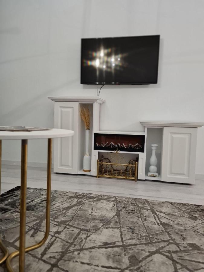 Apartament Larysse オラデア エクステリア 写真